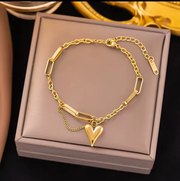 Golden_Stainless_Steel_And_Hypoallergenic_Coating_Bracelet_For_Women